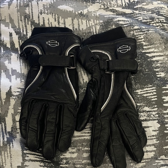 Women’s Medium Harley-Davidson Black and Silver Riding Gloves - Picture 1 of 4